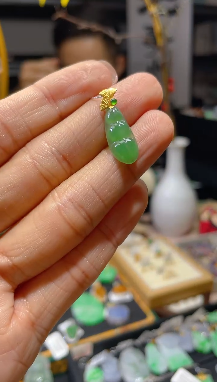 【闪购商品】翡翠颈饰18K金镶嵌假一赔三