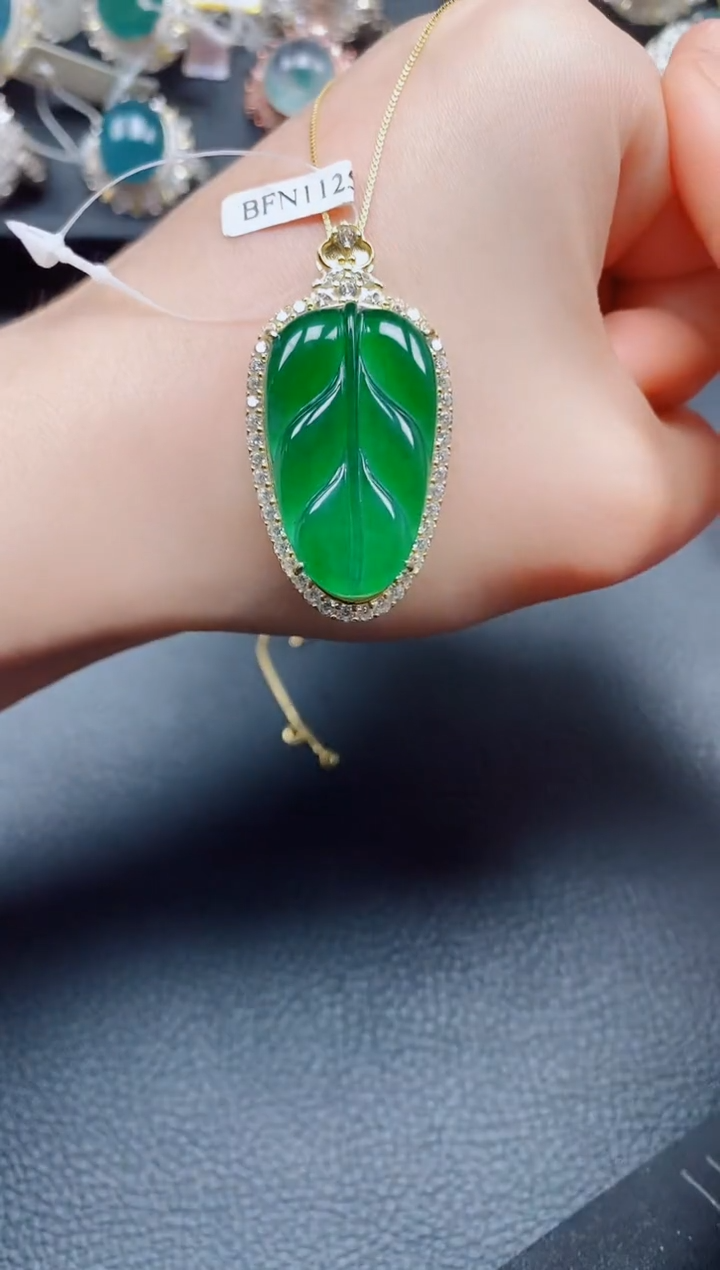 翡翠银S925镶嵌吊坠(赠链)翡翠