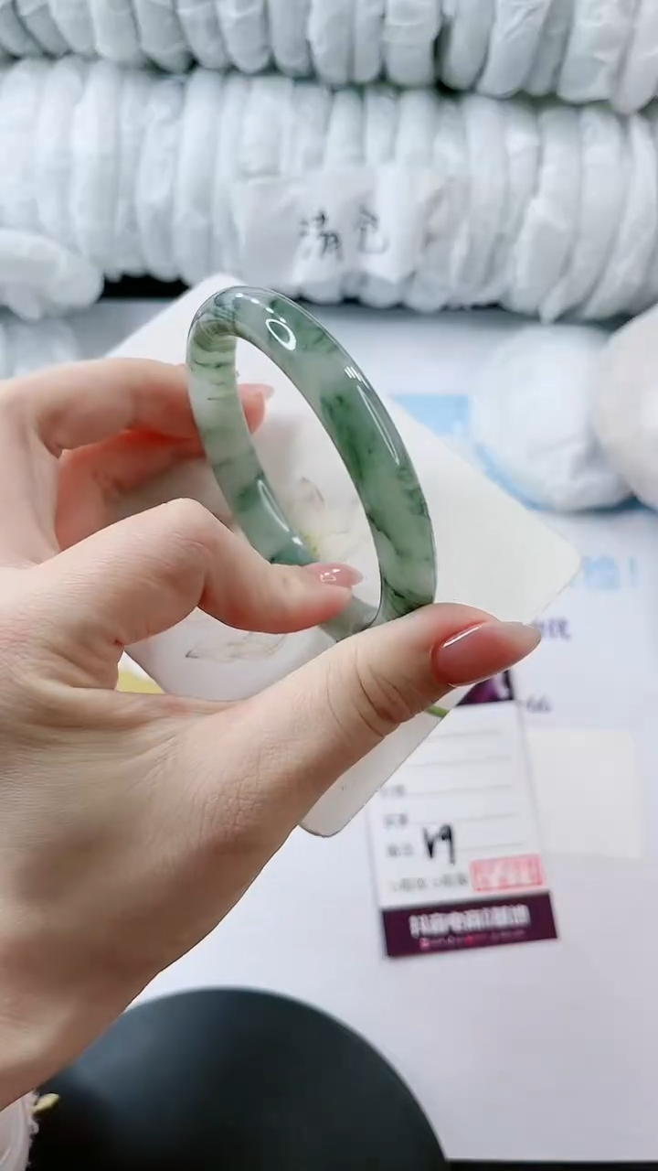 【闪购商品】石英质玉手镯未镶嵌多样性发货V9