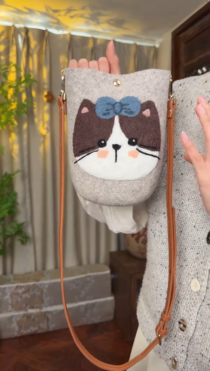 羊毛非遗羊毛毡包 手机包灰猫咪