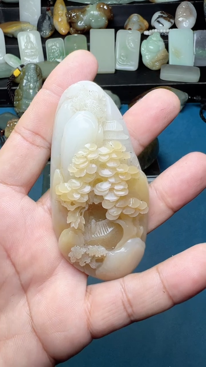 未镶嵌和田玉把件-