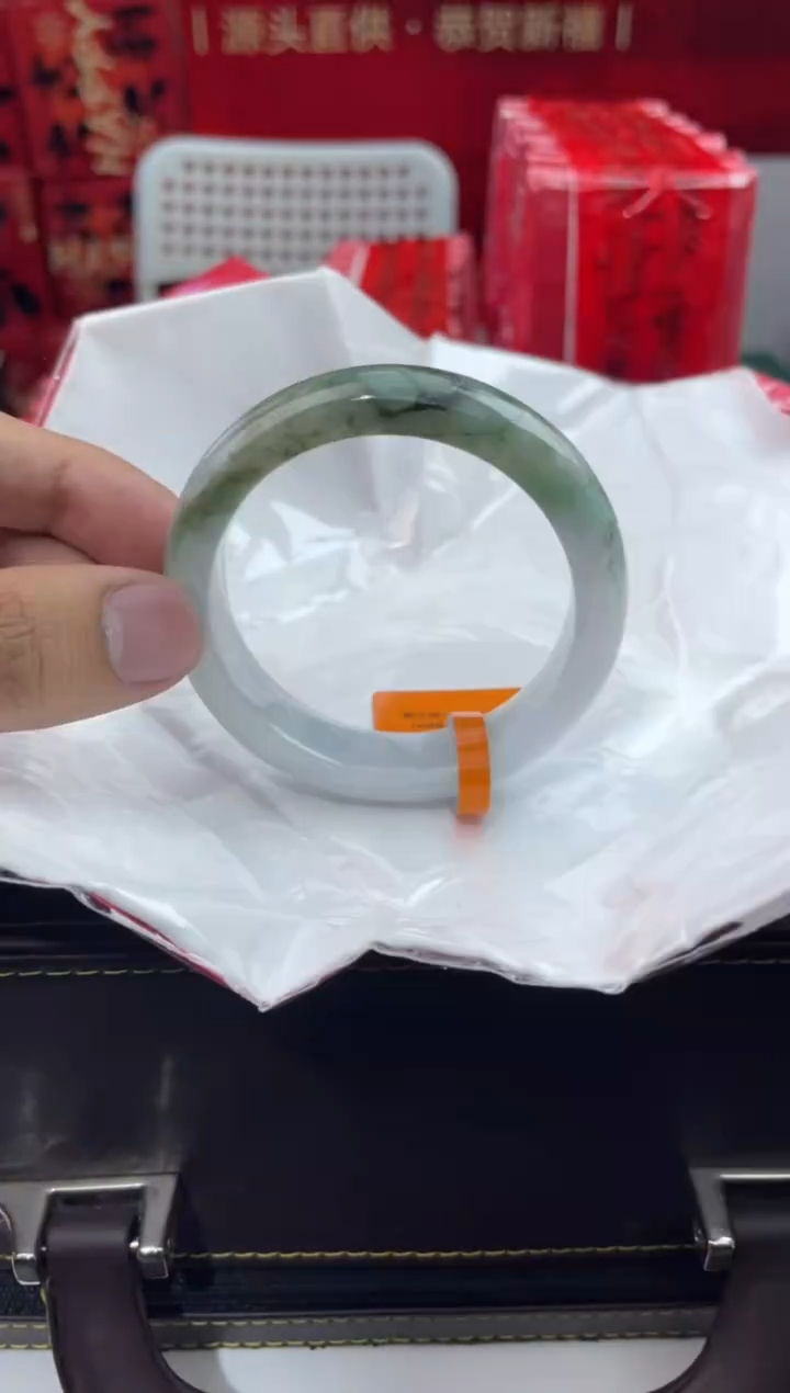 【闪购商品】翡翠手镯未镶嵌9翡翠手镯（微瑕）