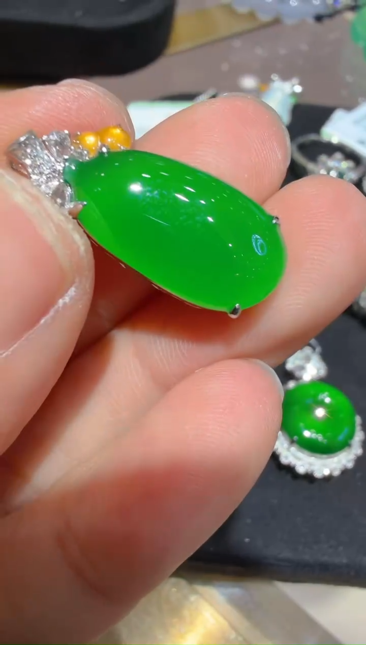 吊坠(不含链)18K金镶嵌翡翠多样性团购发一件