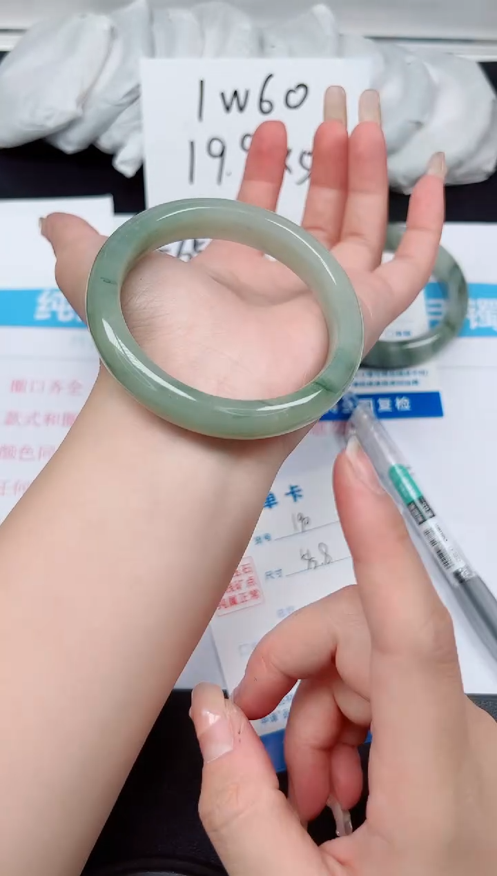 【闪购商品】石英质玉手镯未镶嵌G190-55.8