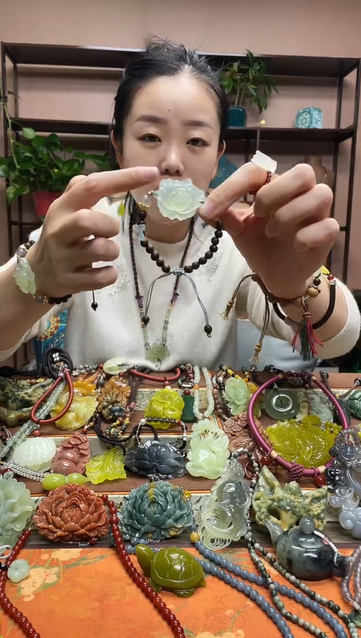 未镶嵌岫玉吊坠多样性发货发其中之一