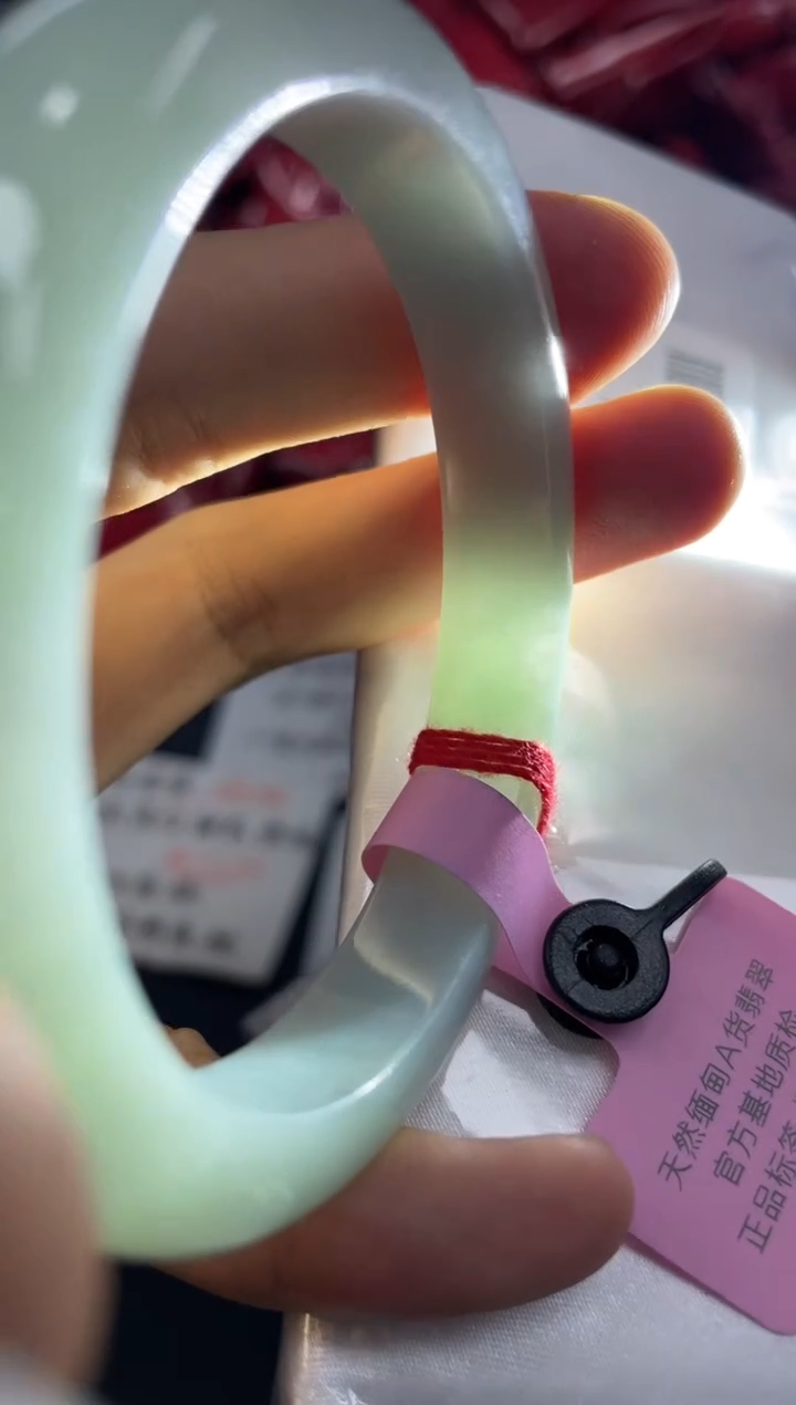 未镶嵌手镯翡翠?*儿翡翠手镯