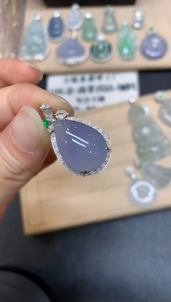 【闪购商品】翡翠颈饰18K金镶嵌水滴【无服务费