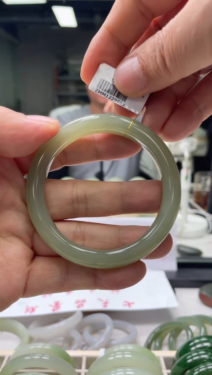 【闪购商品】和田玉手镯未镶嵌编码 9989圈口59-60