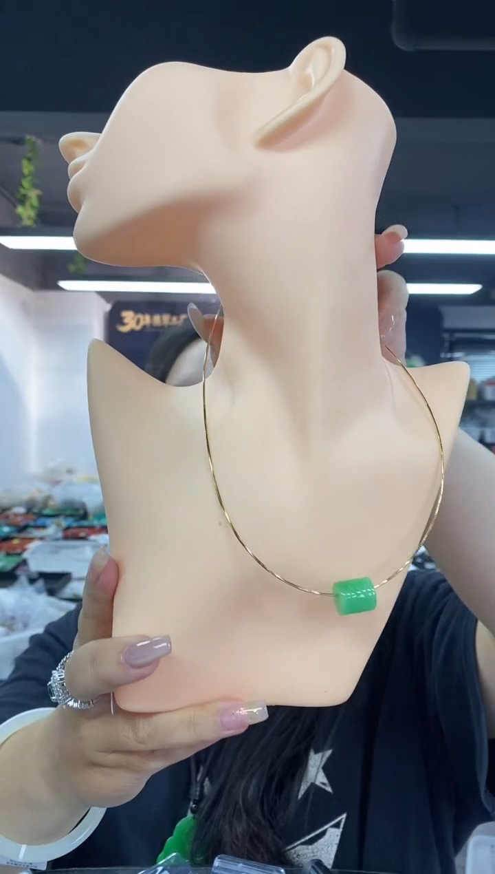 翡翠未镶嵌颈饰多样性发其一颜色微差