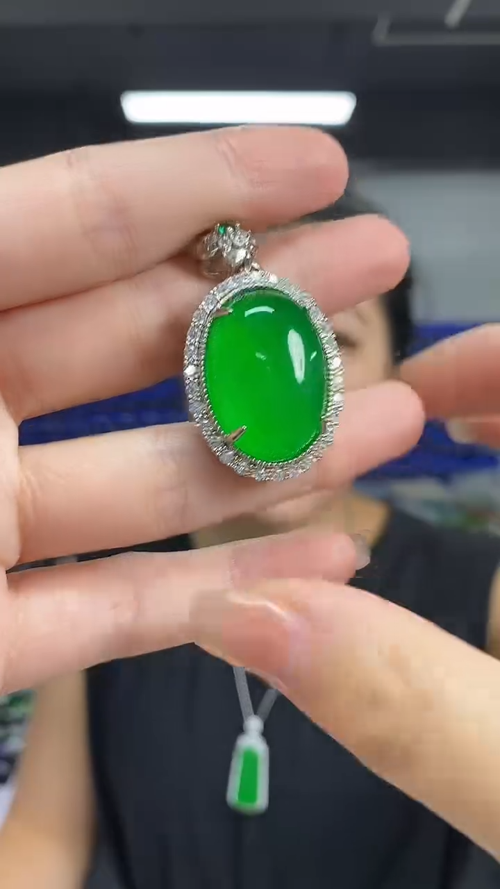 颈饰未镶嵌翡翠多样性发其一颜色微差