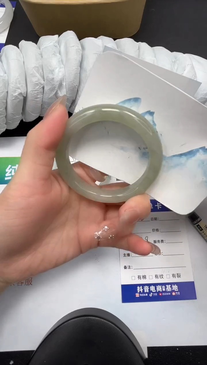 【闪购商品】石英质玉手镯未镶嵌52-51.9