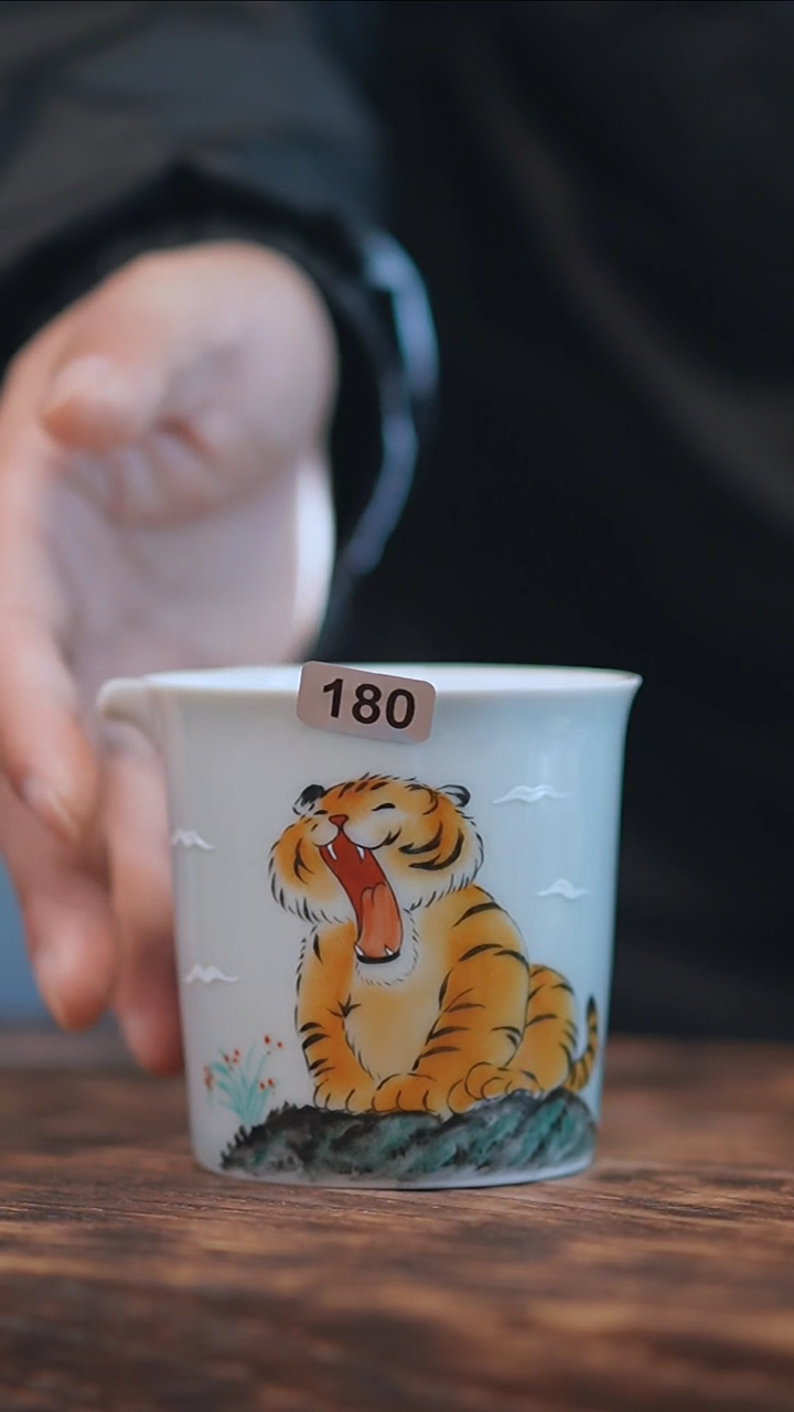 【闪购商品】180景德镇手绘小老虎公道