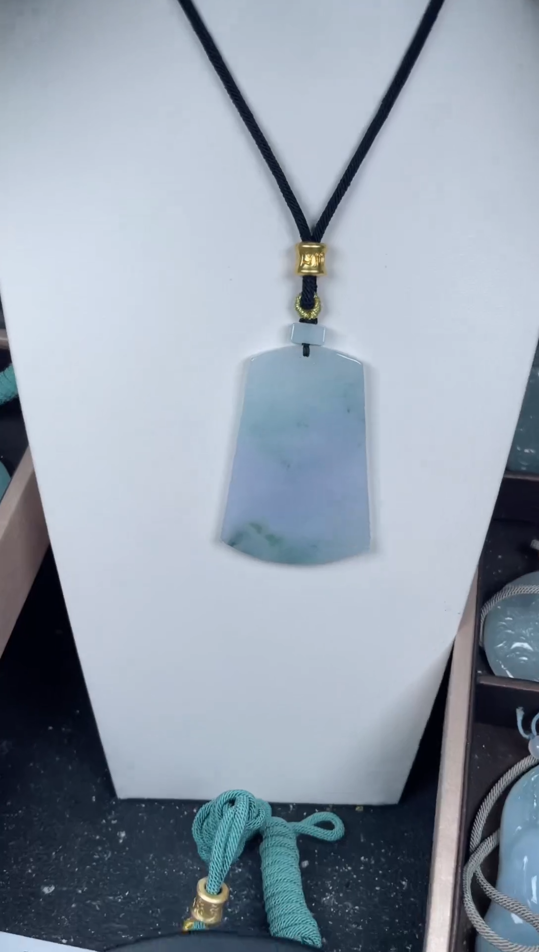 颈饰未镶嵌翡翠              