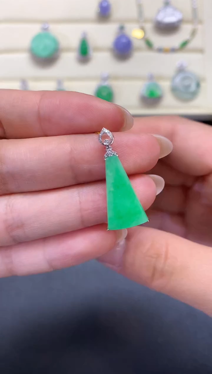 【闪购商品】翡翠颈饰18K金镶嵌Q459     