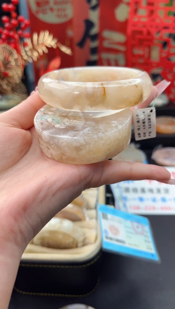 【闪购商品】石英质玉手镯未镶嵌赠送镯心（62圈口）