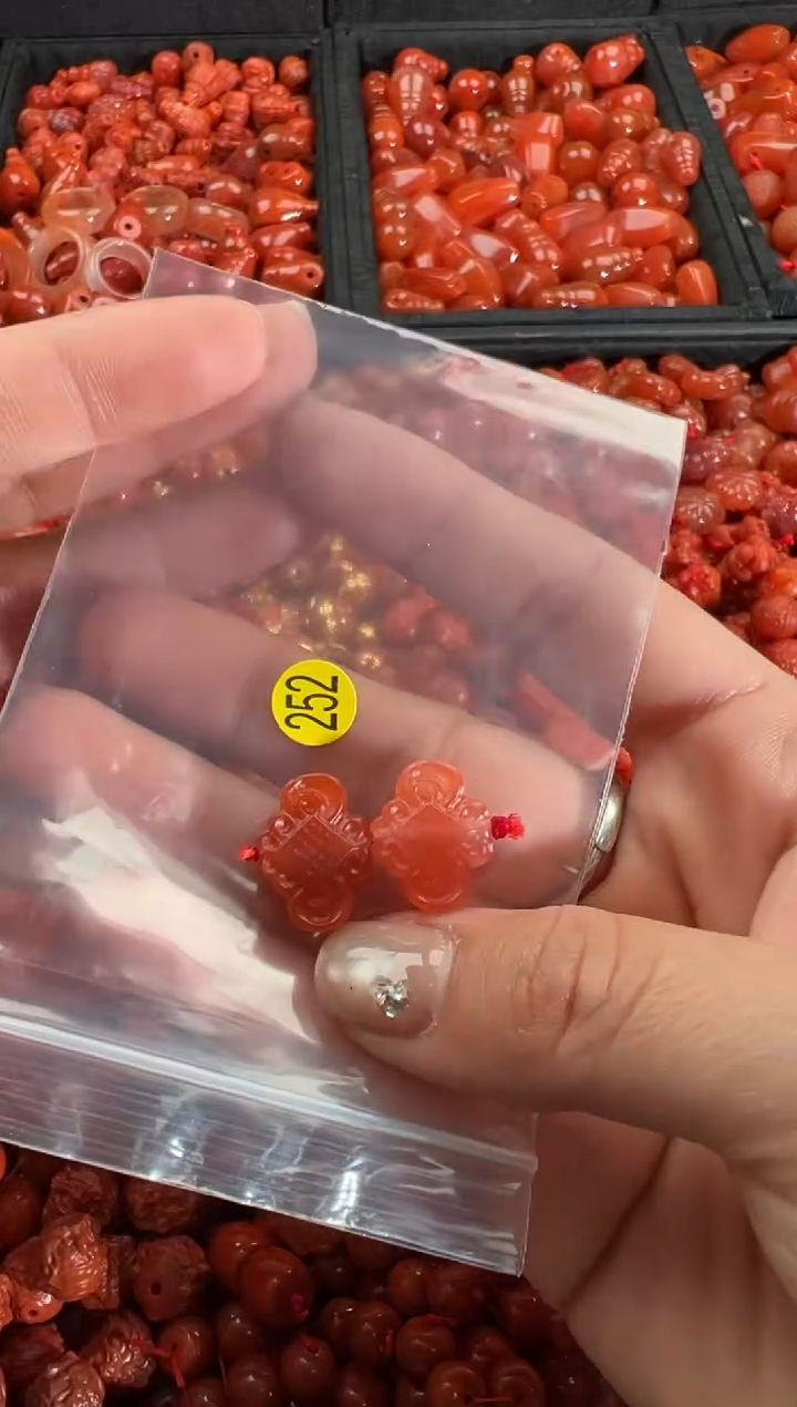 【闪购商品】南红玛瑙颈饰未镶嵌1