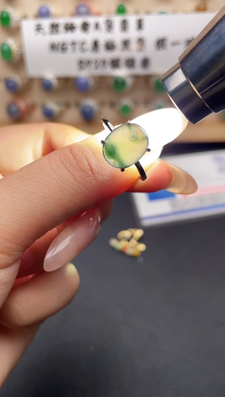 银S925镶嵌戒指翡翠一物一证一礼盒