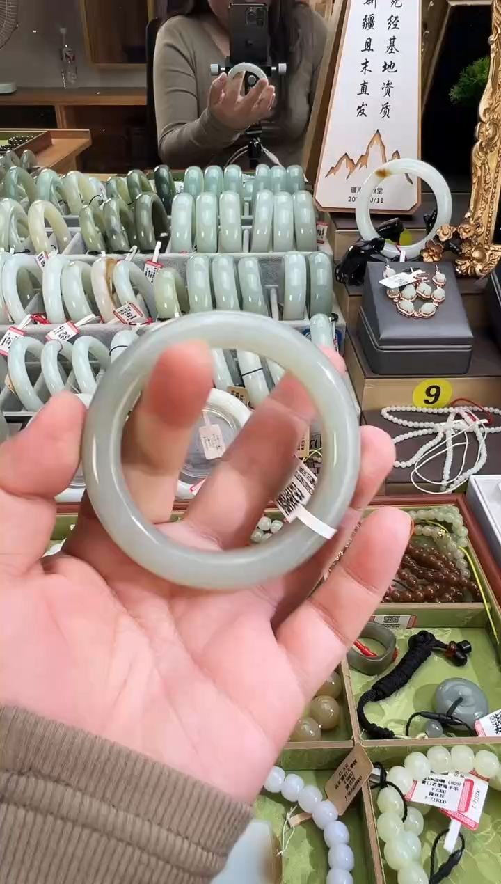 未镶嵌手镯和田玉Z*k且末料青白玉手镯54+