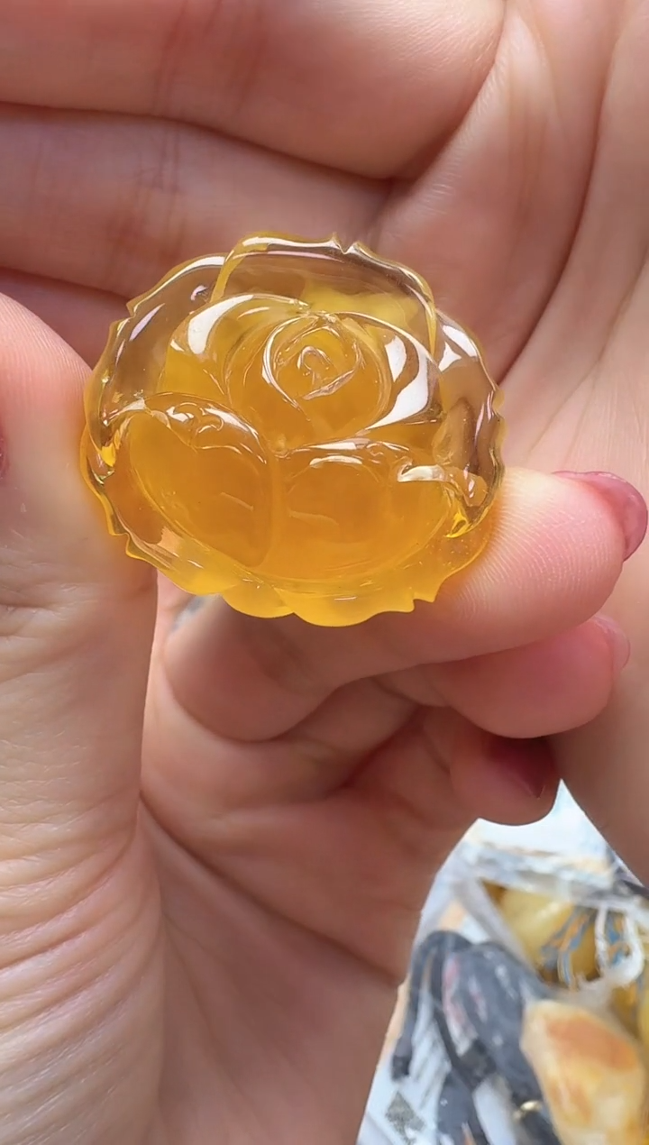 裸石琥珀未镶嵌如图