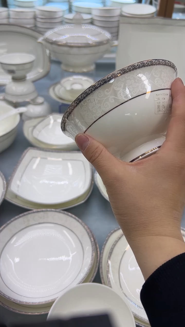 骨瓷玲珑5.5高8个 