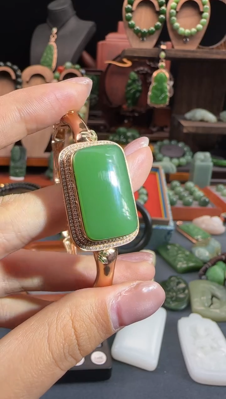 【闪购商品】和田玉（碧玉）吊坠18K金镶嵌1