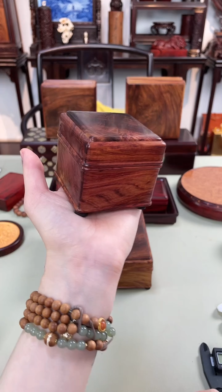 香枝木类成套家具海黄盒子