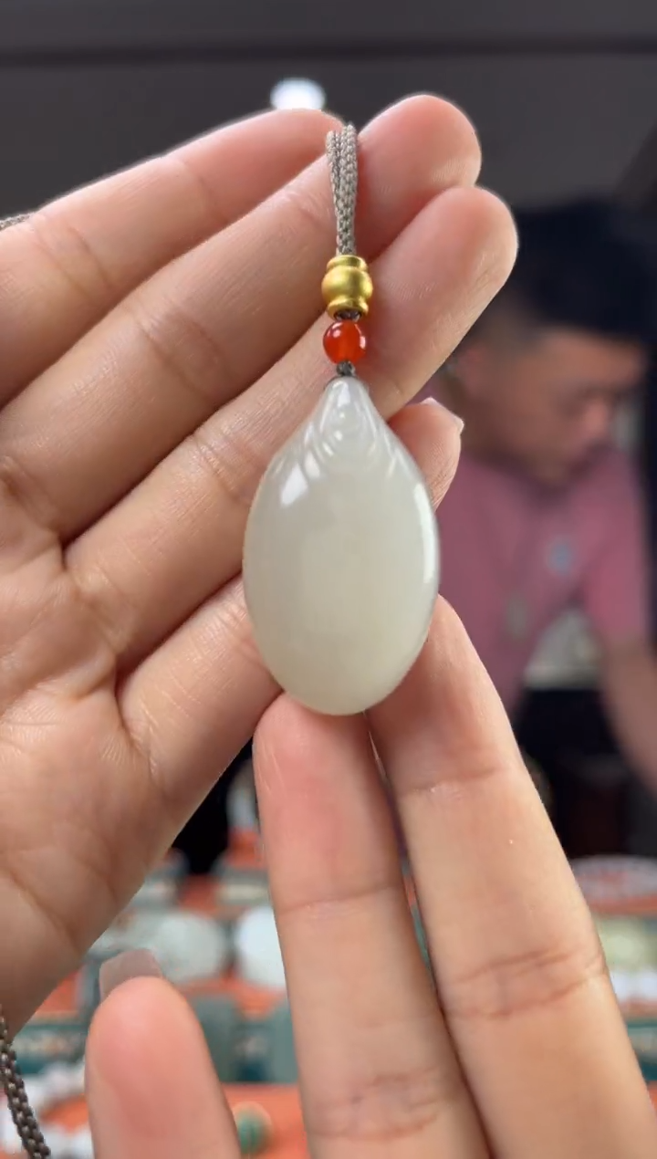和田玉未镶嵌颈饰佩佩