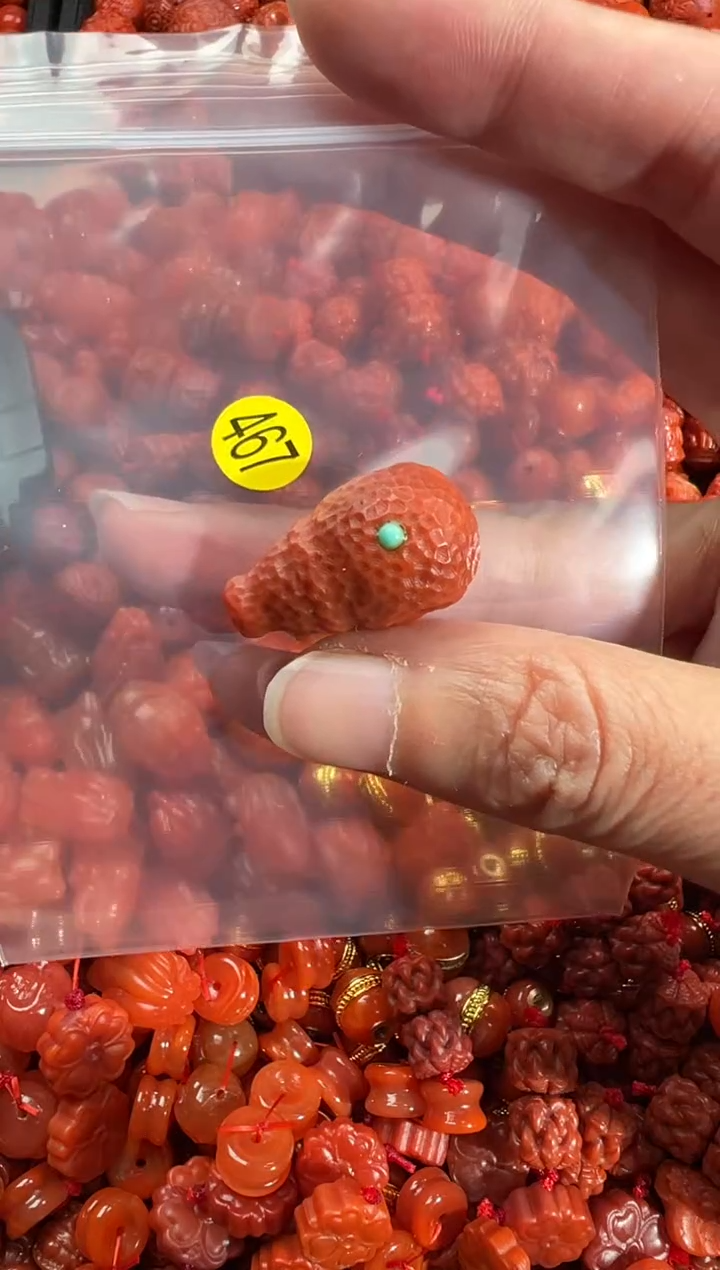 南红玛瑙未镶嵌颈饰1