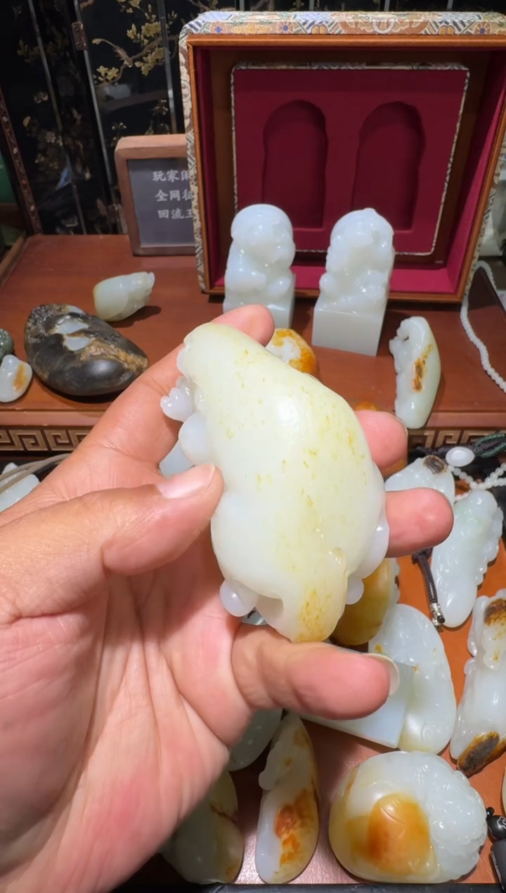 颈饰未镶嵌和田玉貔貅