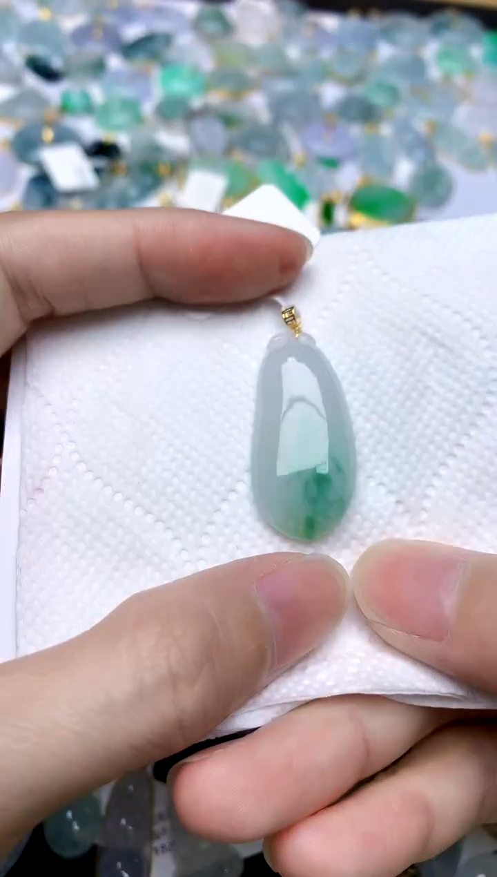 颈饰18K金镶嵌翡翠天然A货翡翠