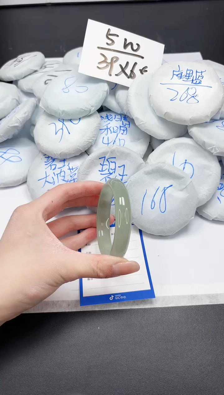 【闪购商品】石英质玉手镯未镶嵌A203-54.7