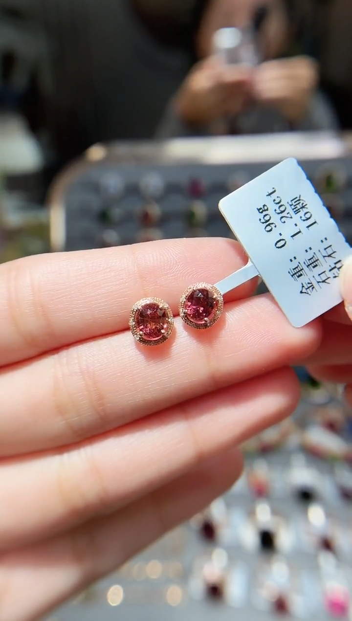 18K金镶嵌耳饰碧玺1.26配钻