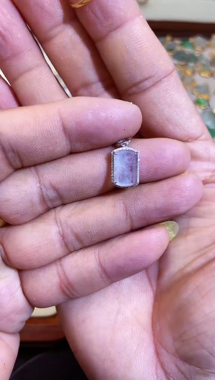 【闪购商品】翡翠吊坠(不含链)18K金镶嵌翡翠