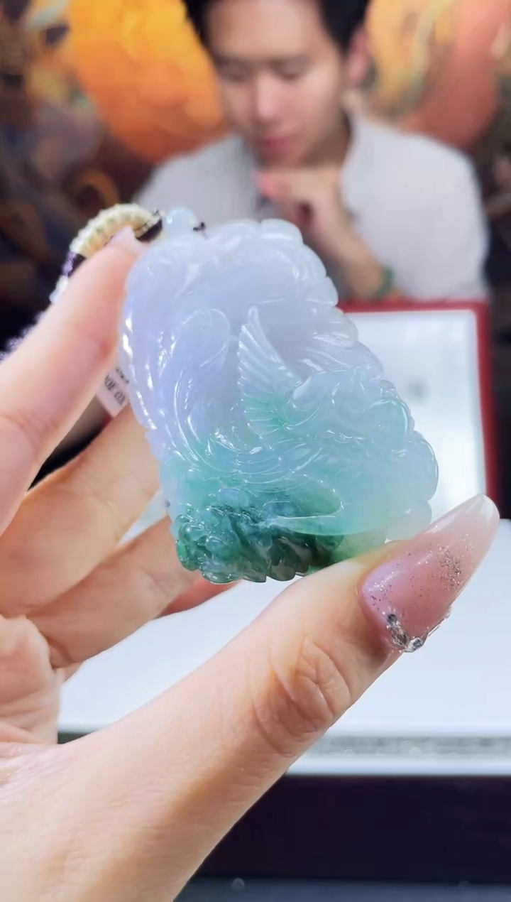 翡翠未镶嵌颈饰多样性发其一