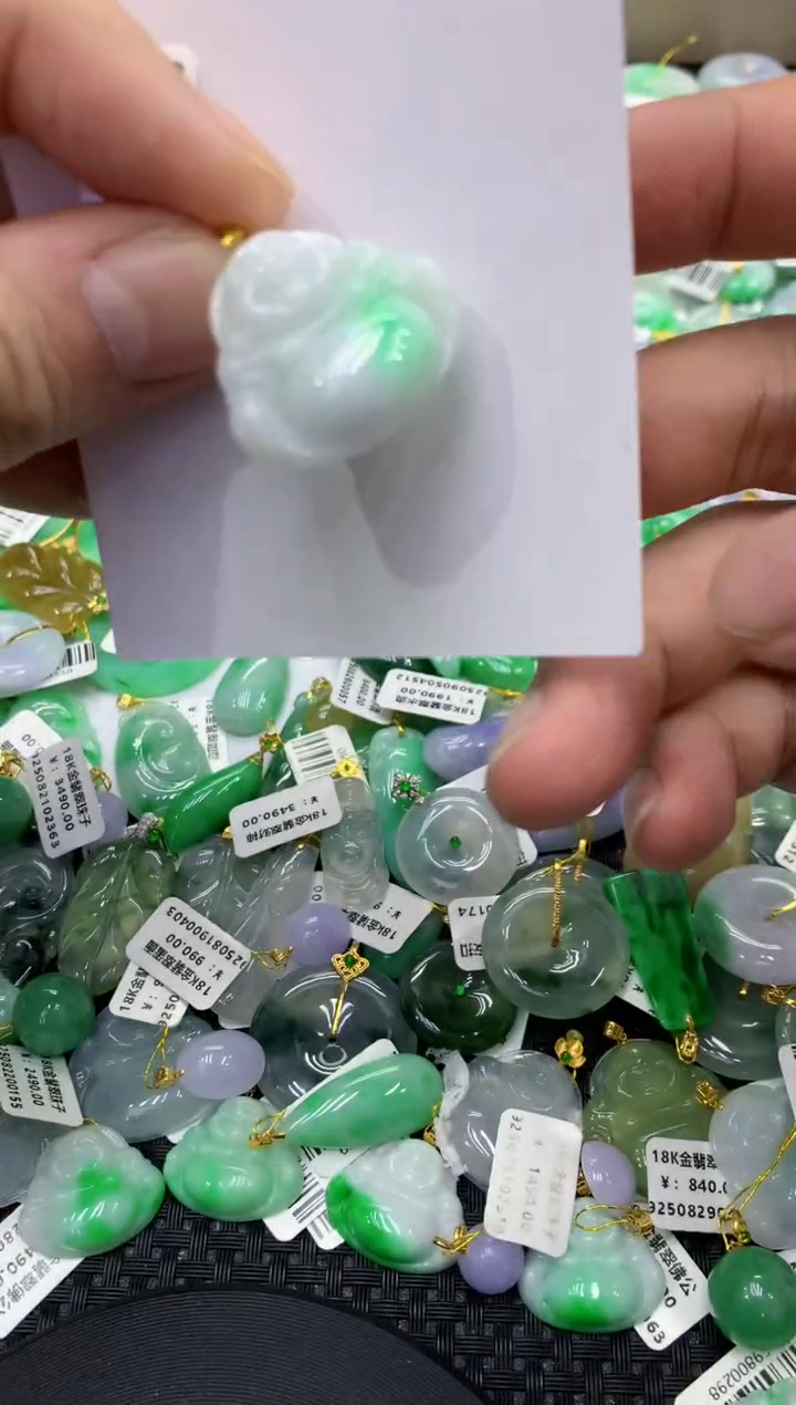 颈饰18K金镶嵌翡翠天然缅甸翡翠A货