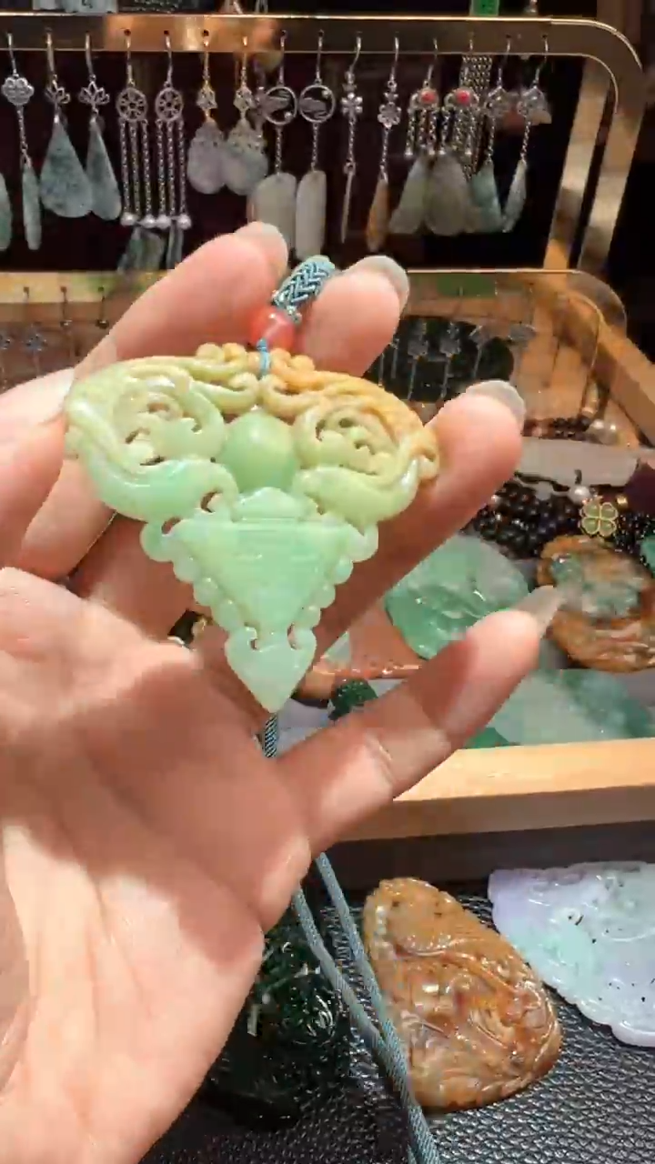 【闪购商品】翡翠挂件未镶嵌翡翠