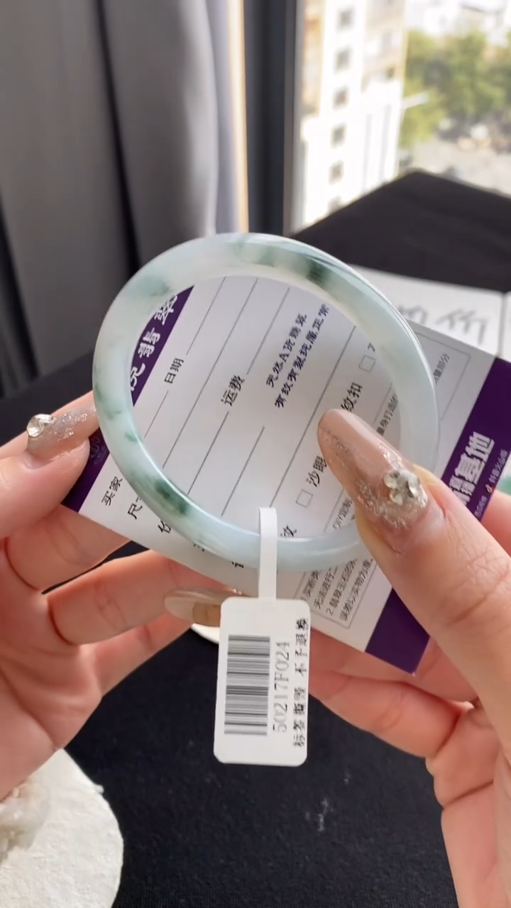 【闪购商品】翡翠手镯未镶嵌57.4圈贵妃飘花~不退不换