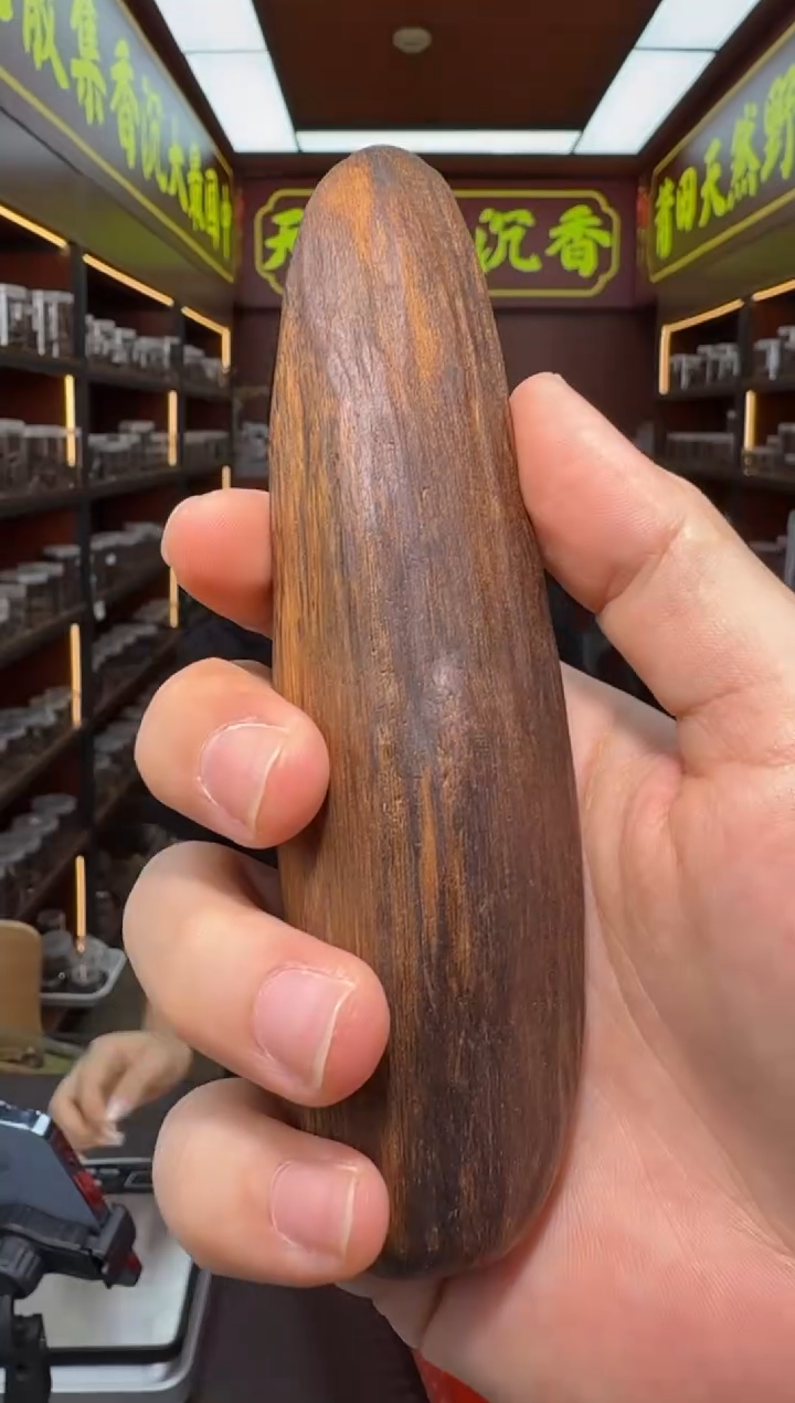 沉香吊坠133号香港树心黑油格