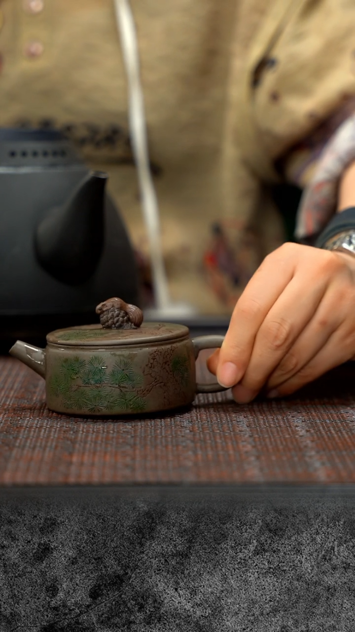 【闪购商品】紫砂茶壶紫砂松果松鼠汉瓦