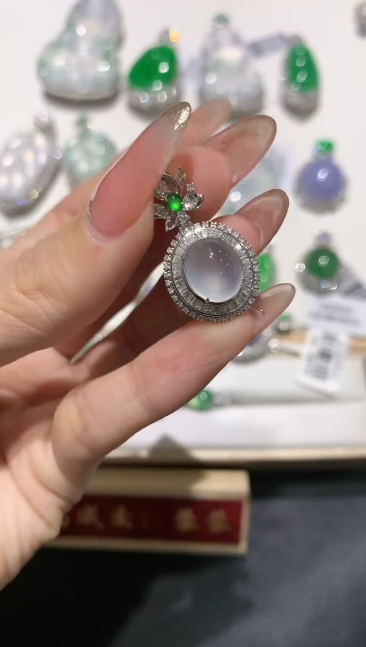 【闪购商品】翡翠吊坠(不含链)18K金镶嵌团购3