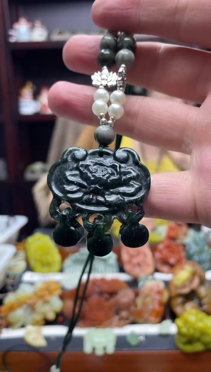 岫玉未镶嵌吊坠·