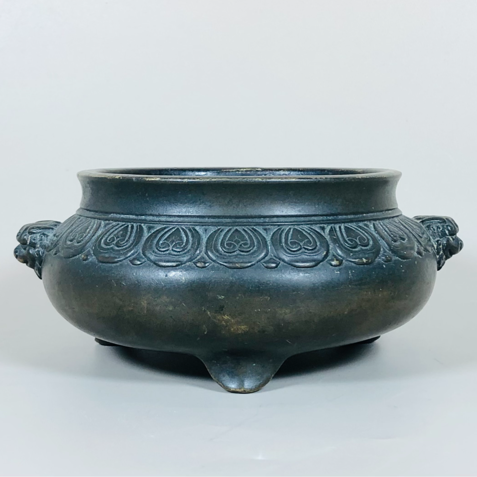 铜 戈足狻猊耳炉