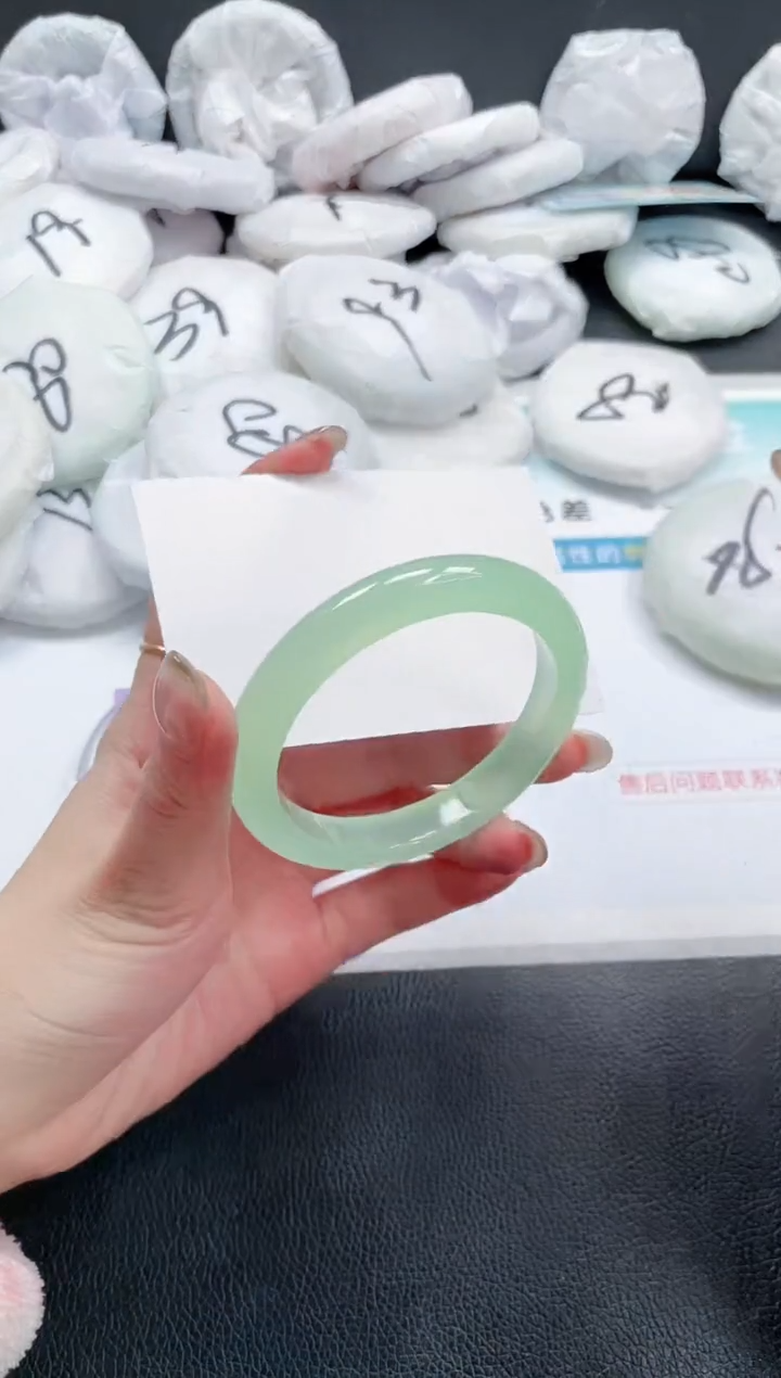 【闪购商品】石英质玉手镯未镶嵌24J236-54