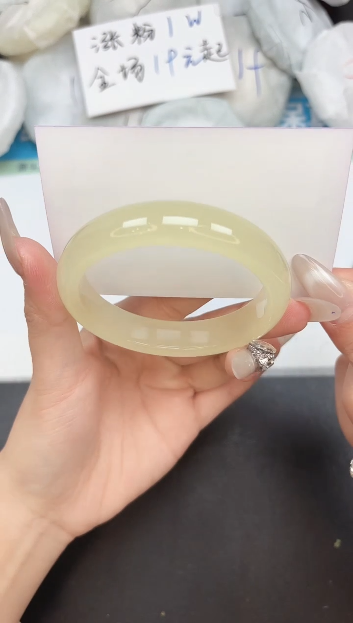 未镶嵌手镯石英质玉255-58.9