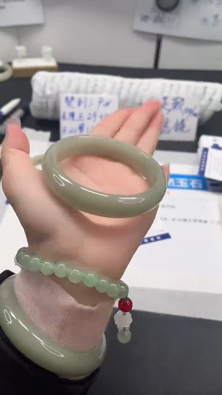 未镶嵌手镯石英质玉154-57.9