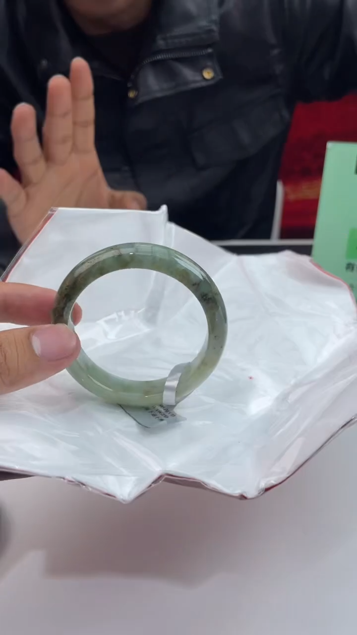 【闪购商品】翡翠手镯未镶嵌2翡翠手镯（微瑕）