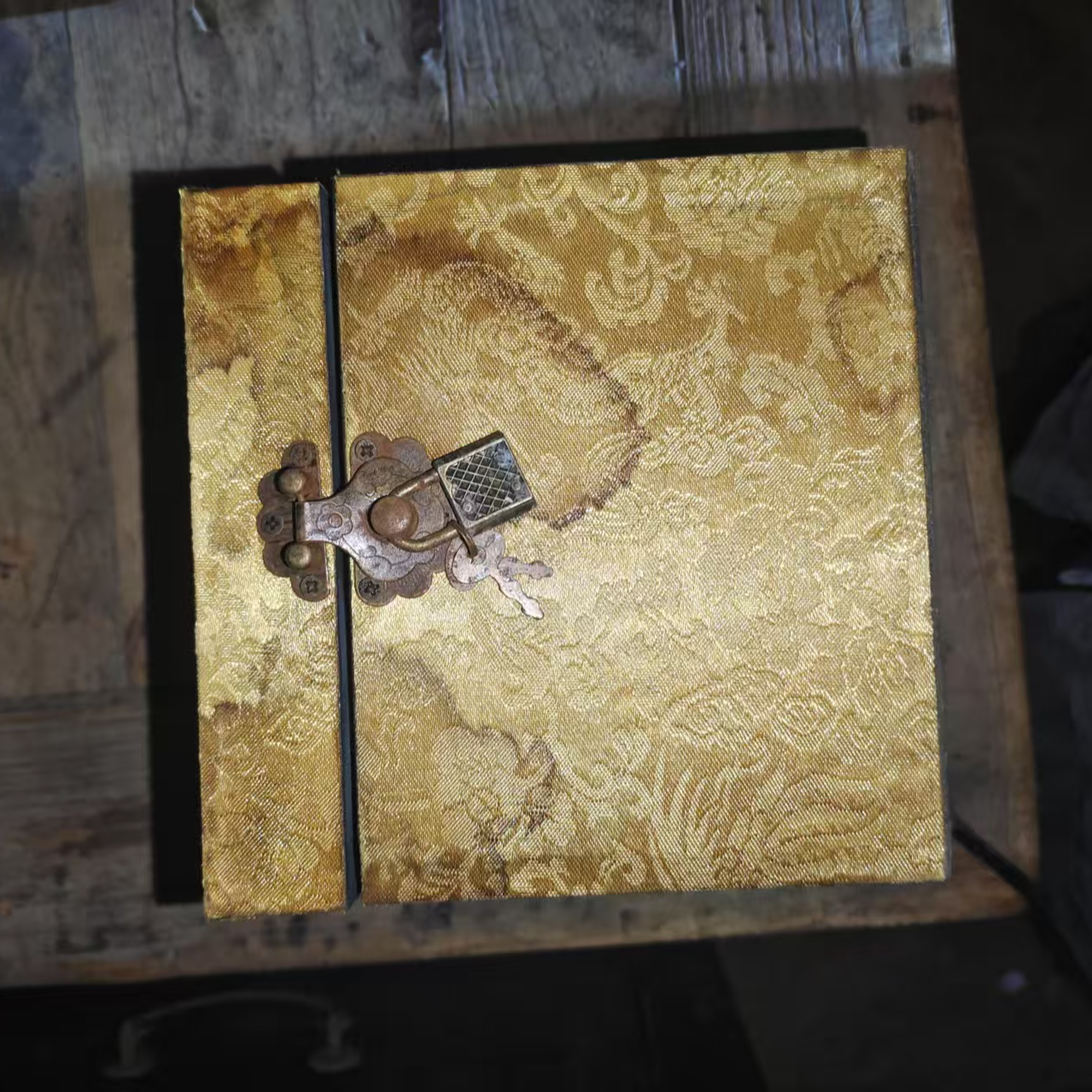 1个黄色小正方形和子带锁摆件链接