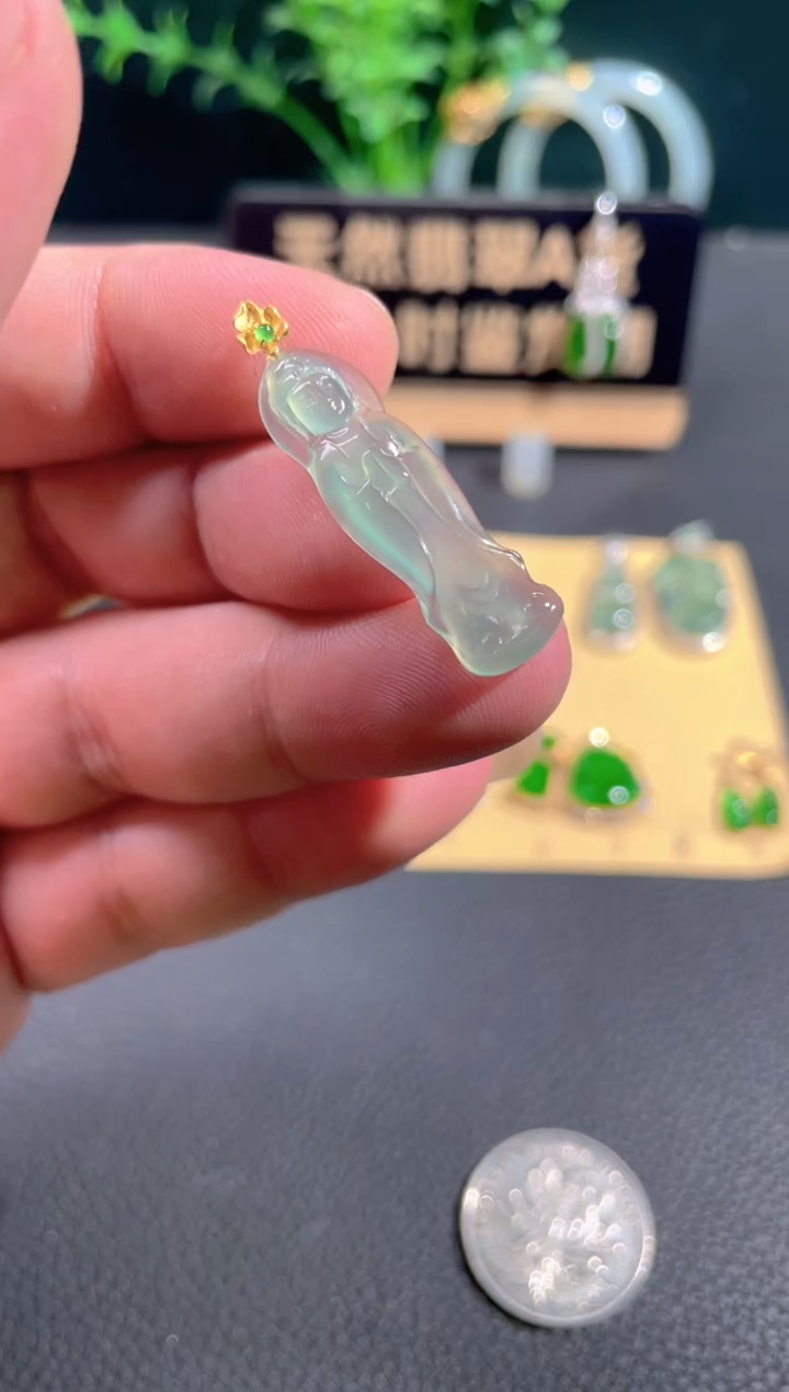 翡翠18K金镶嵌颈饰翡翠