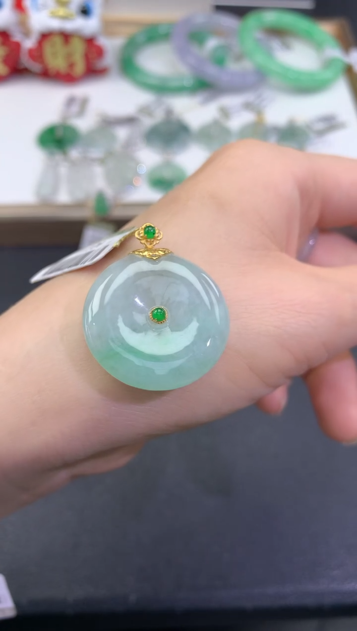 【闪购商品】翡翠颈饰18K金镶嵌         