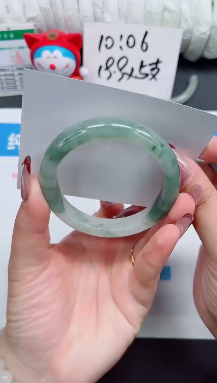 【闪购商品】石英质玉手镯未镶嵌30